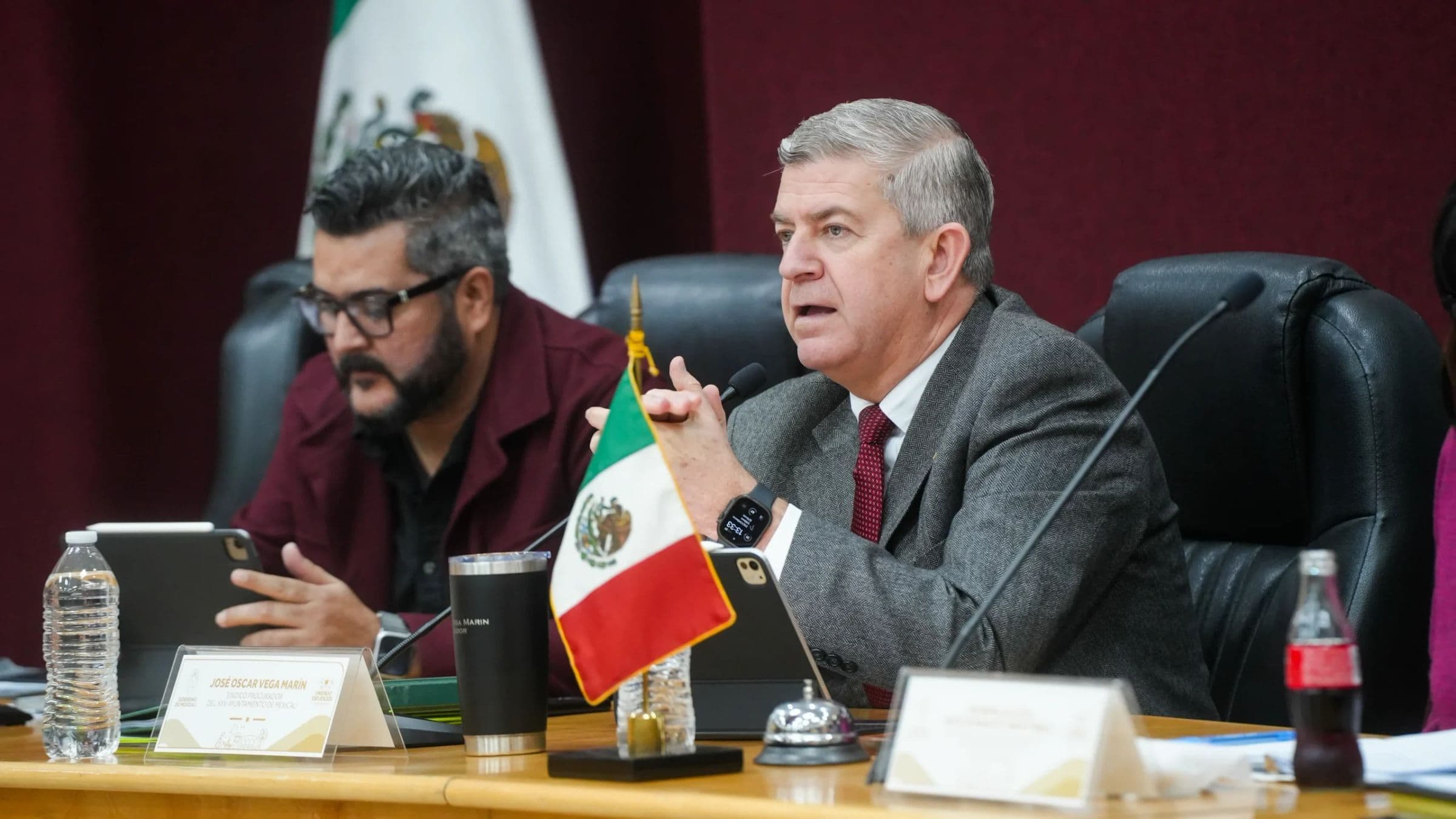 Oscar Vega Marín en una sesión de trabajo del Ayuntamiento de Mexicali