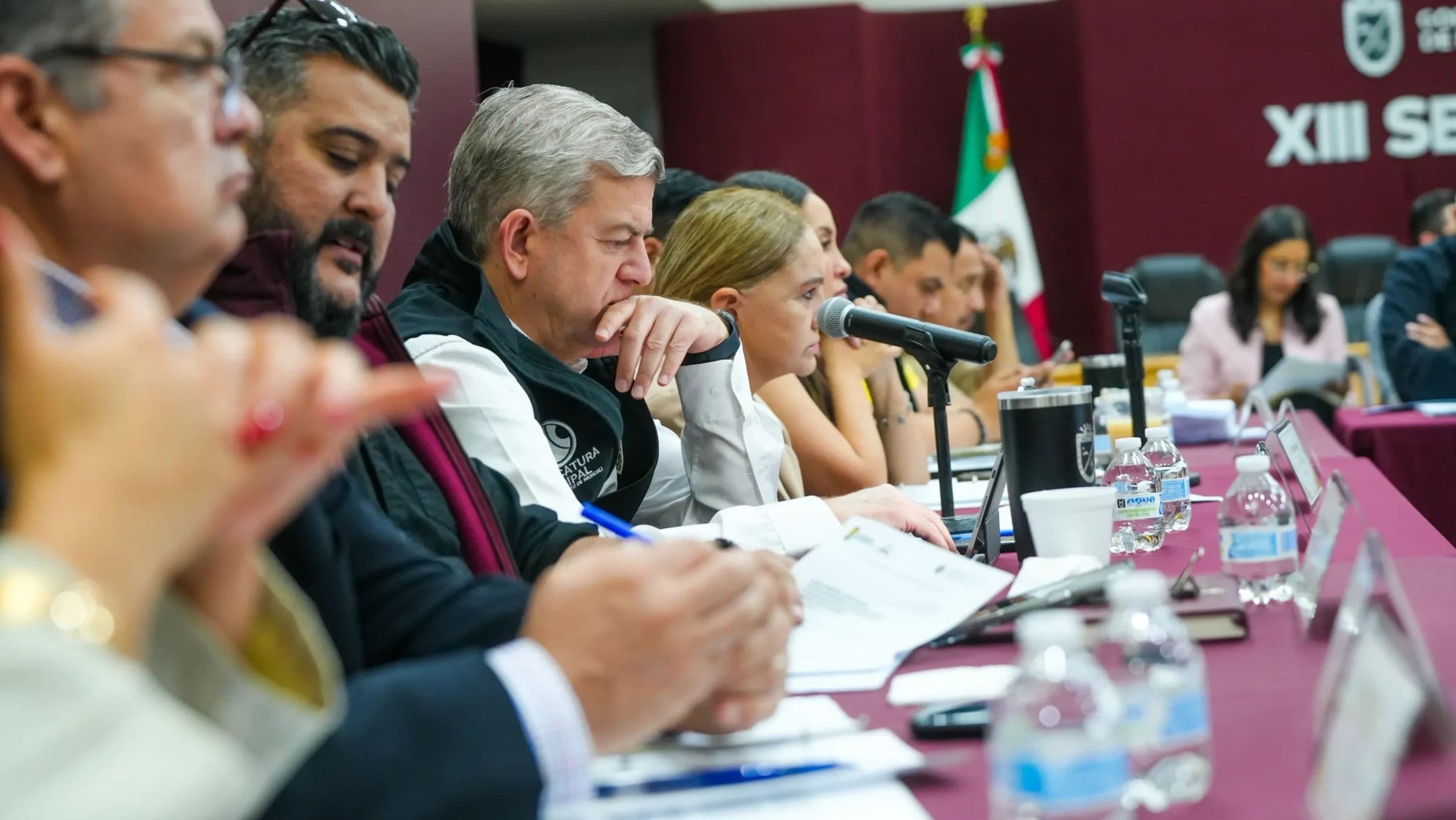 Oscar Vega Marín durante una sesión de Cabildo